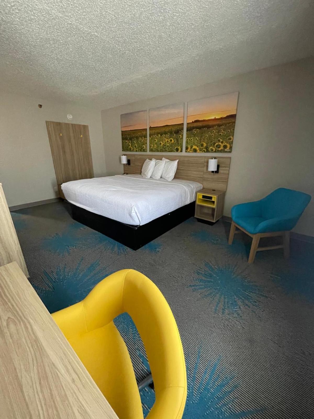 Days Inn By Wyndham Mandan Bismarck Area Exterior photo