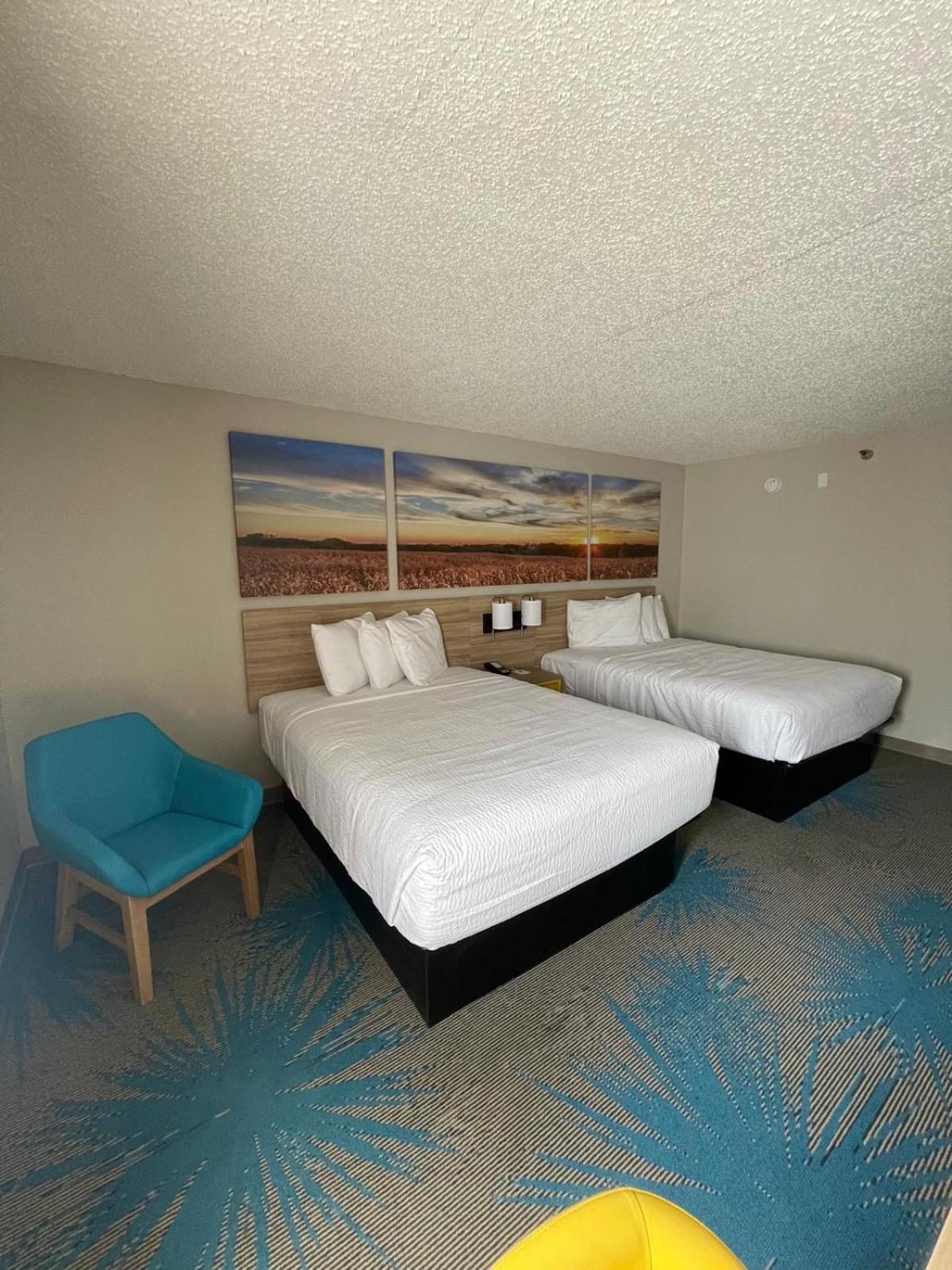 Days Inn By Wyndham Mandan Bismarck Area Exterior photo