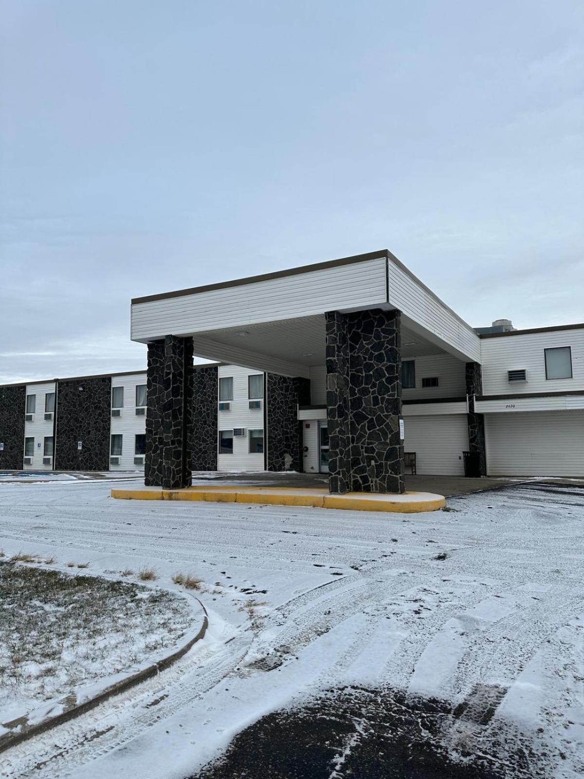 Days Inn By Wyndham Mandan Bismarck Area Exterior photo